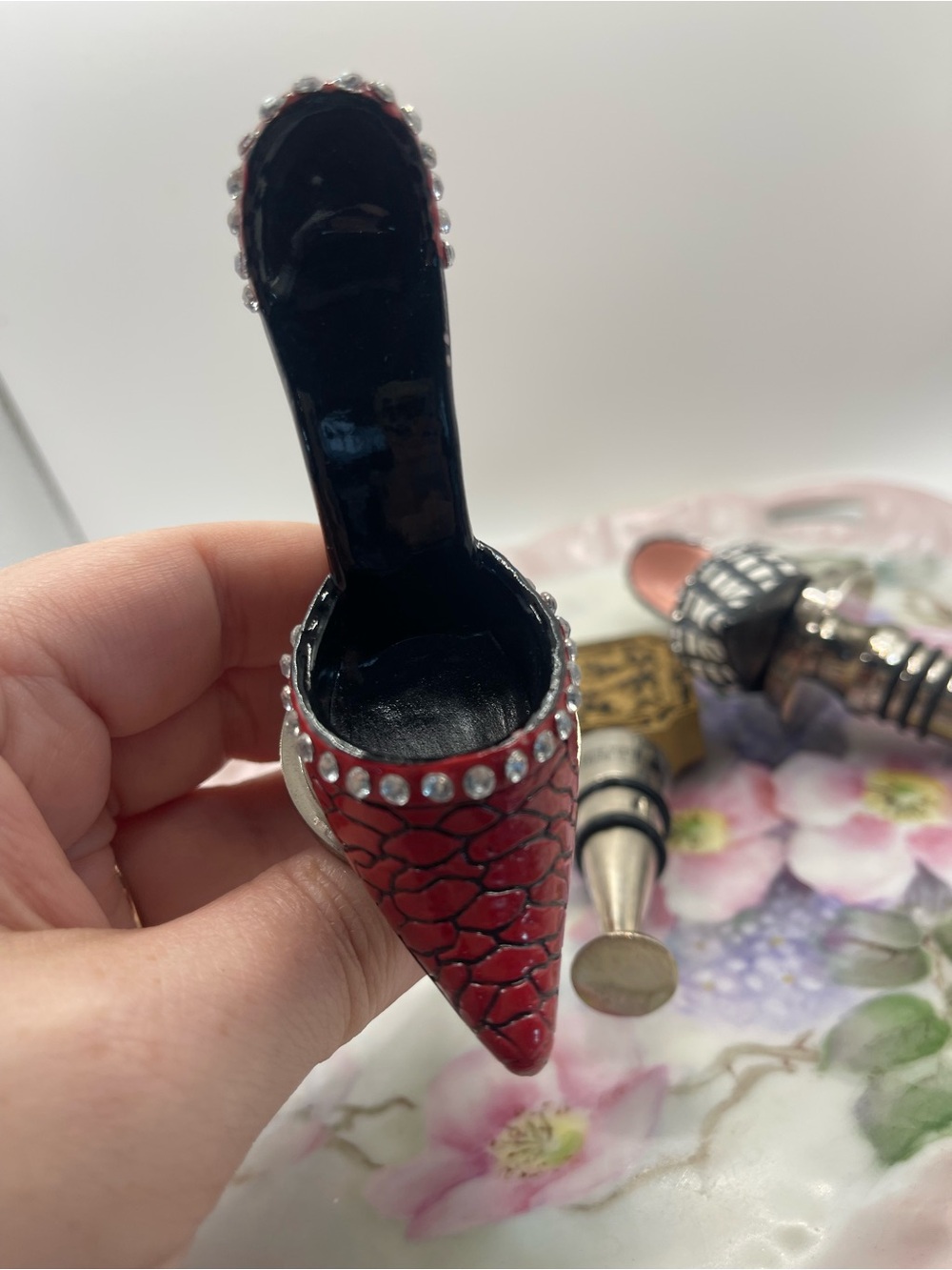 High Heel Shoe Wine Bottle Stoppers - Red, Black & Pink - Picture 8 of 12